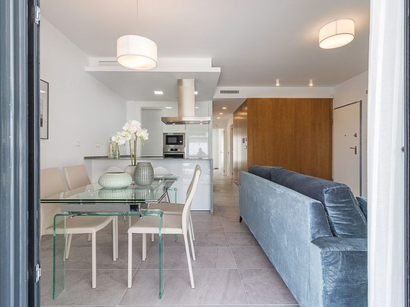Modern ready apartments for sale in Alicante featuring rooftop terraces, private gardens, communal pool, and close proximity to beaches and golf courses.