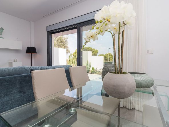Modern ready apartments for sale in Alicante featuring rooftop terraces, private gardens, communal pool, and close proximity to beaches and golf courses.