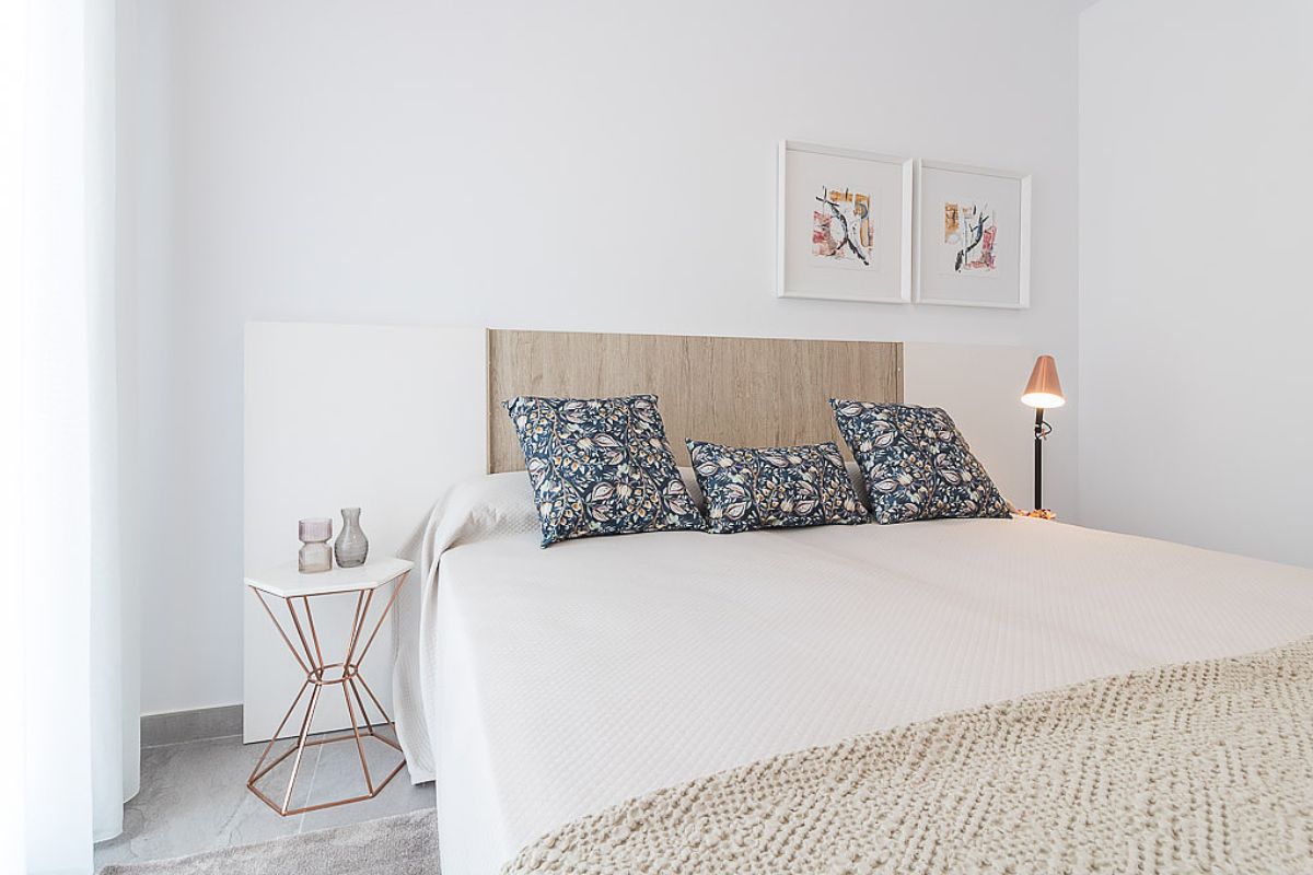 Modern ready apartments for sale in Alicante featuring rooftop terraces, private gardens, communal pool, and close proximity to beaches and golf courses.