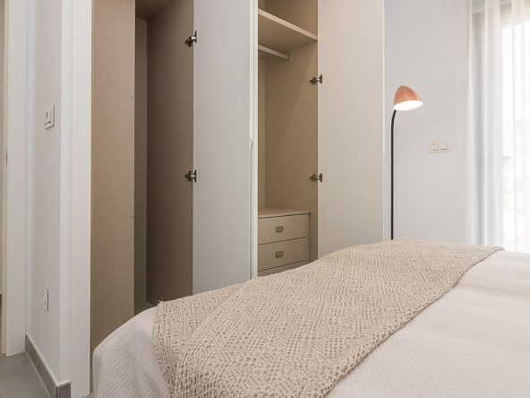 Modern ready apartments for sale in Alicante featuring rooftop terraces, private gardens, communal pool, and close proximity to beaches and golf courses.