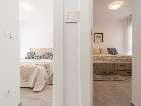 Modern ready apartments for sale in Alicante featuring rooftop terraces, private gardens, communal pool, and close proximity to beaches and golf courses.