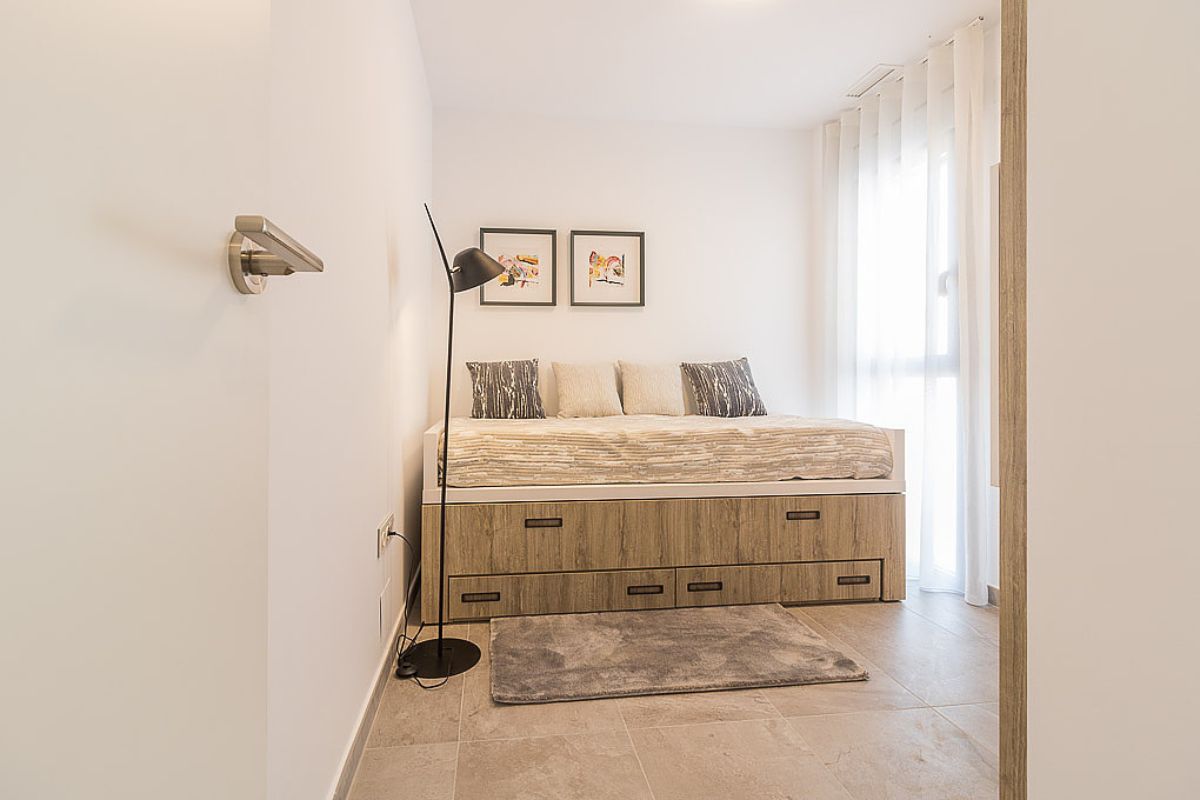 Modern ready apartments for sale in Alicante featuring rooftop terraces, private gardens, communal pool, and close proximity to beaches and golf courses.