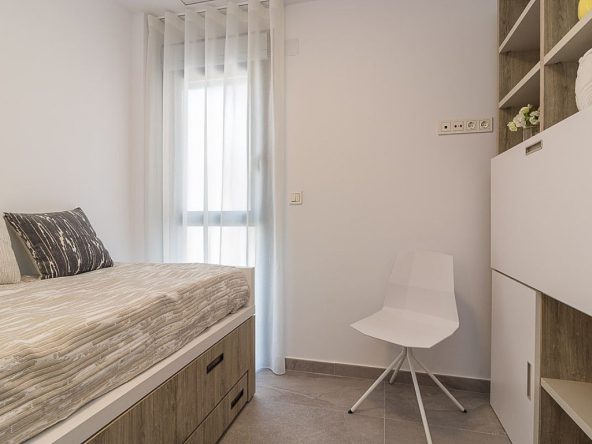Modern ready apartments for sale in Alicante featuring rooftop terraces, private gardens, communal pool, and close proximity to beaches and golf courses.