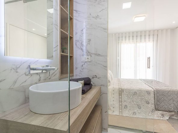 Modern ready apartments for sale in Alicante featuring rooftop terraces, private gardens, communal pool, and close proximity to beaches and golf courses.