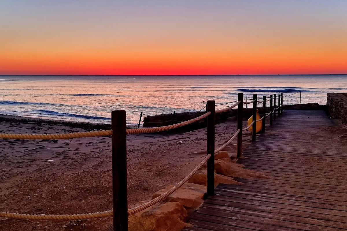 Contemporary beachside apartments for sale in Spain, just 100 meters from the Mediterranean, with modern design, balconies, and excellent location.