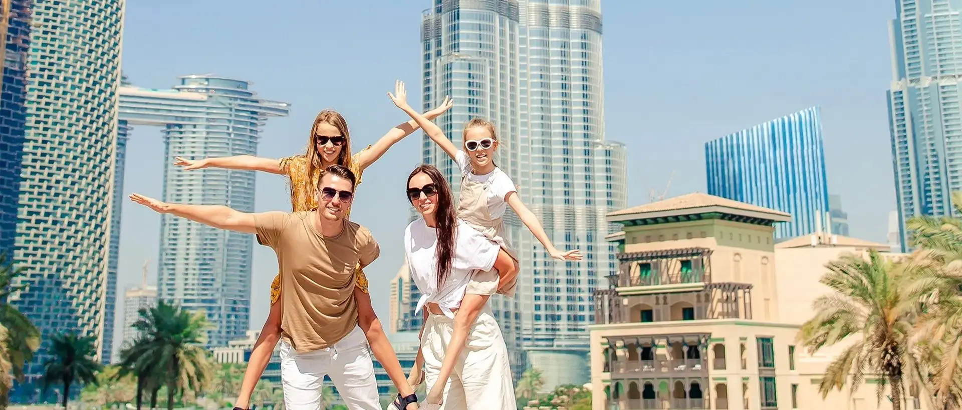 A family enjoying life in Dubai thanks to the UAE Golden Visa that allows long-term residence and access to education.